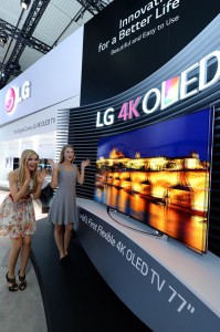 LG_IFA 2014_77 inch flexible OLED TV_náhled