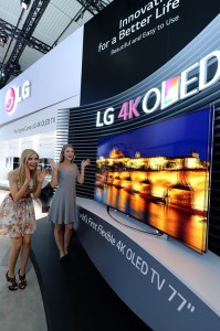 LG_IFA 2014_77 inch flexible OLED TV_náhled