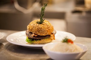 Ilustracni_foto_hamburger_zdroj_DamejidloCZ