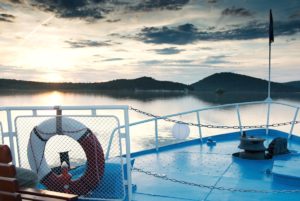 Letos dokonce bude Máchovo jezero dějištěm plaveb při západu slunce. 